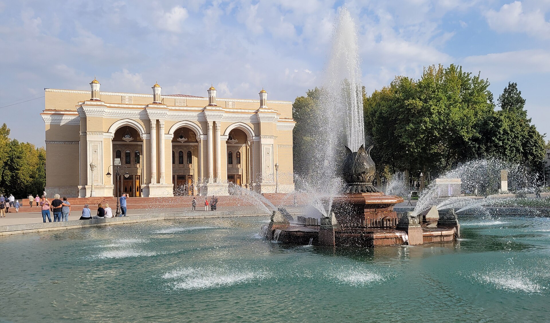 Alisher Navoi State Academic Bolshoi Theater of Opera and Ballet